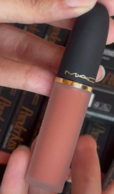 M.A.C LIPGLOSS